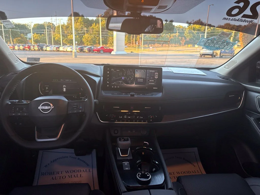 Used 2026  Nissan Platinum image 9