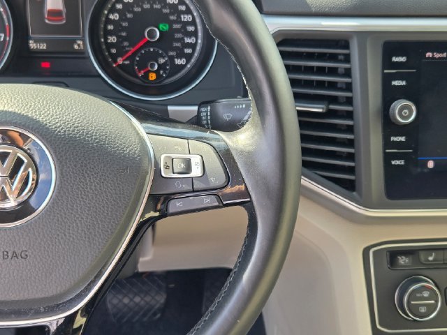 Used 2018 White Volkswagen 3.6L V6 SE image 33