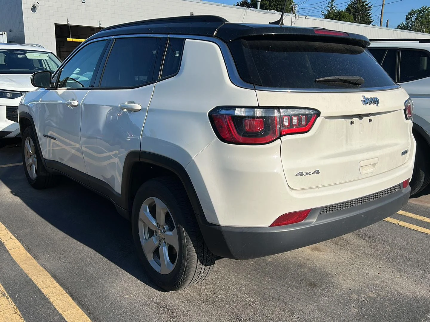 Used 2018 White Clearcoat Jeep Latitude image 3