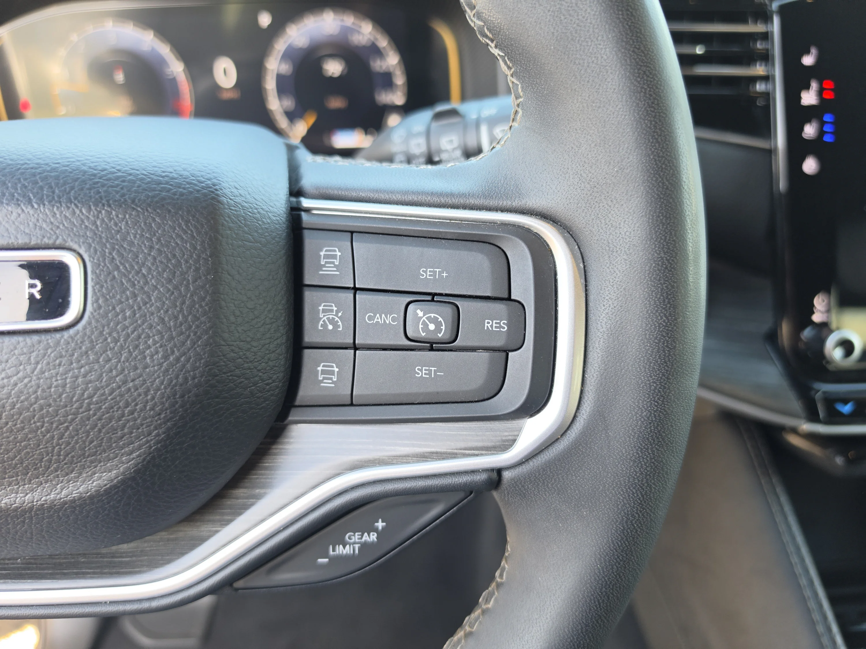 Used 2024 Diamond Black Crystal Pearlcoat Jeep Series II image 36