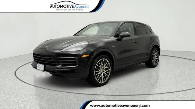 2022 Porsche Cayenne Platinum Edition E-Hybrid AWD w/ Premium Package Plus