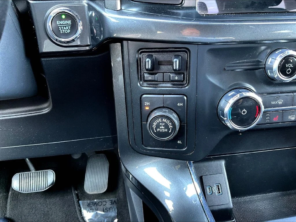 Used 2022 Black Ford XLT image 17