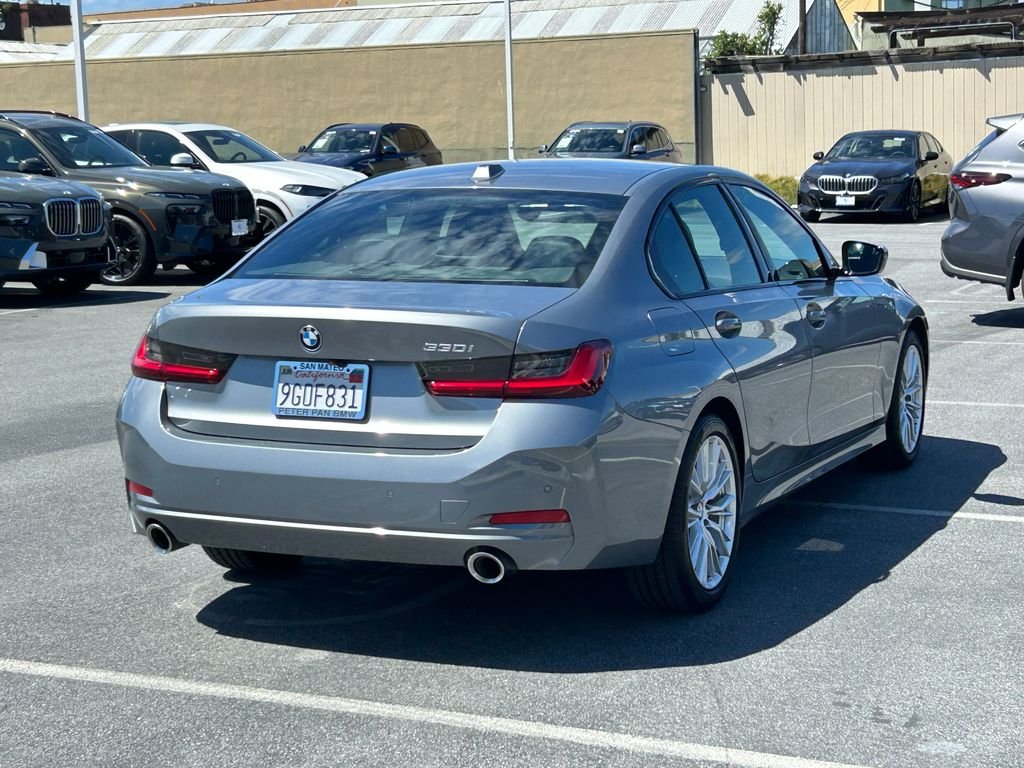2023 BMW 3 Series 330i photo 4