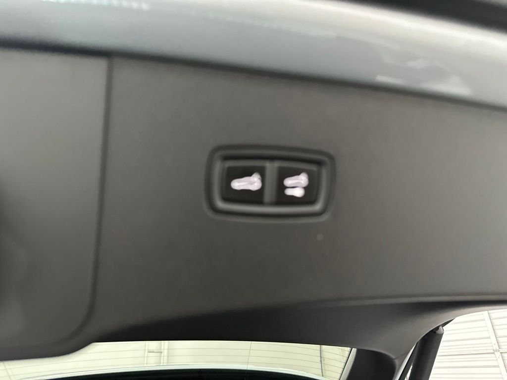 Used 2024  Porsche Base image 30