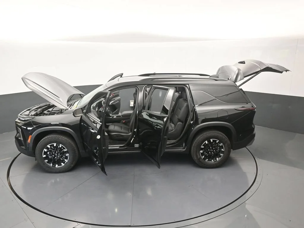 Used 2025 Mosaic Black Metallic Chevrolet Z71 image 92