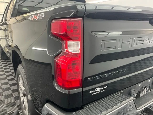Used 2021 Black Chevrolet LT image 27