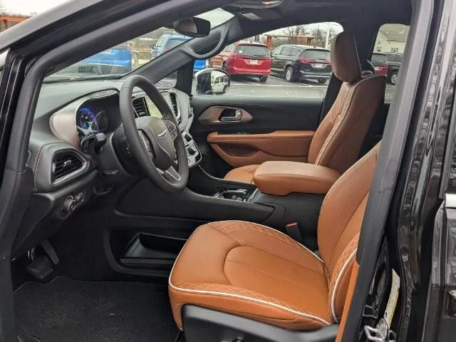2026 Chrysler Pacifica Pinnacle - Photo 8