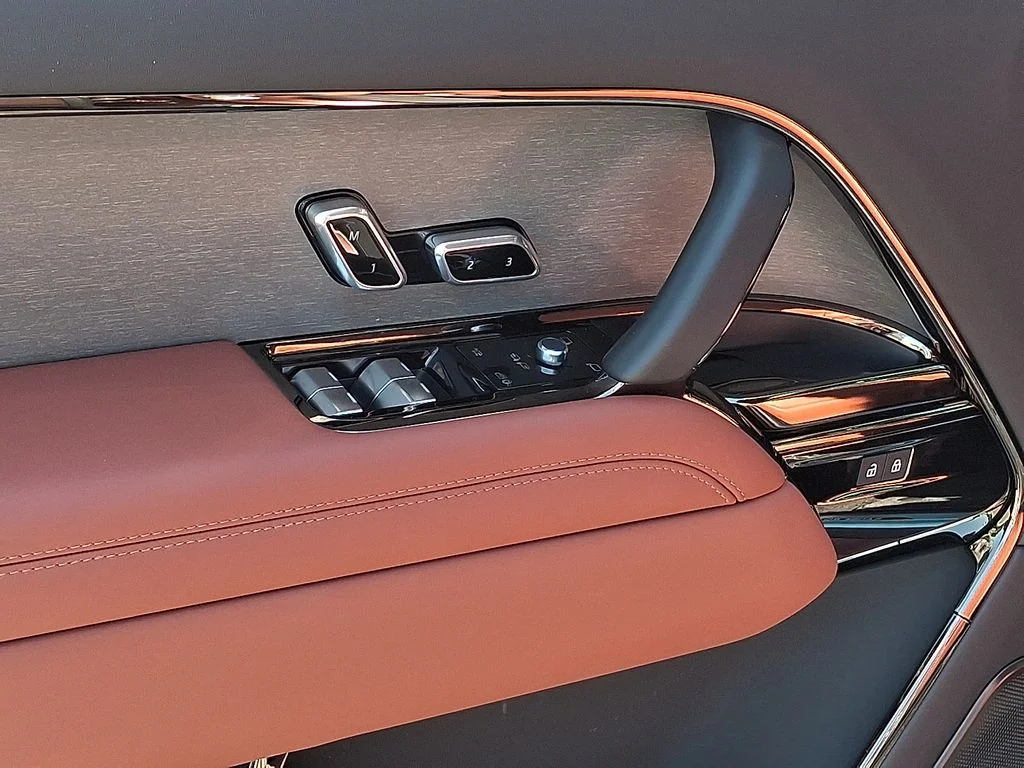 New 2026 Sunrise Copper Satin Land Rover SV image 9
