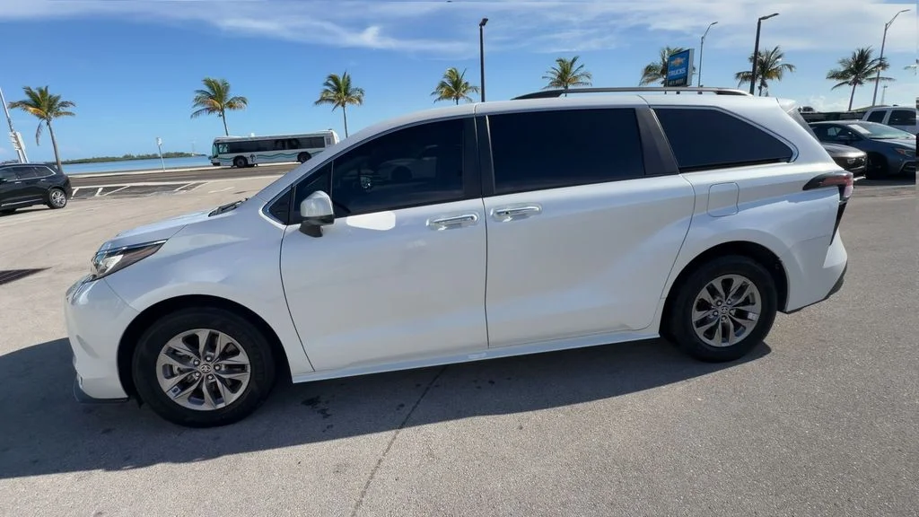Used 2023 Beige Toyota XLE image 9
