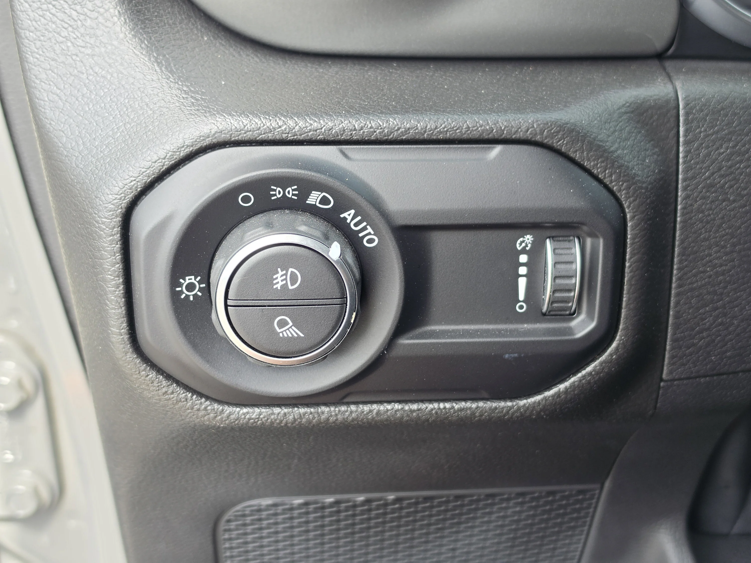 Used 2023 Sting-Gray Clearcoat Jeep Overland image 28