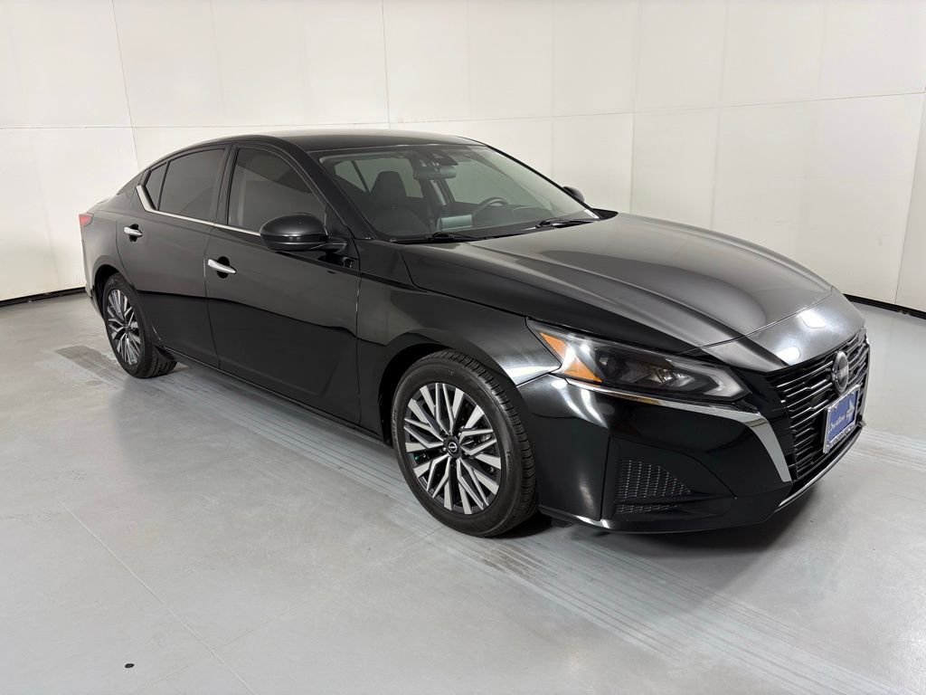 Used 2023 Black Nissan 2.5 SV image 2