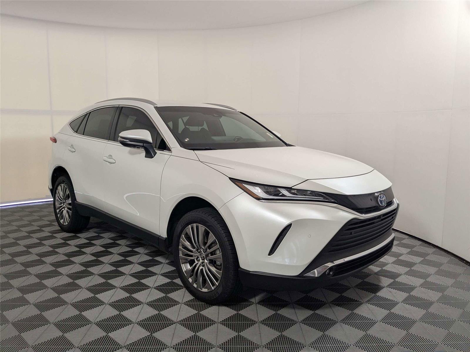 Certified Used 2023 Wind Chill Pearl Toyota Limited image 3