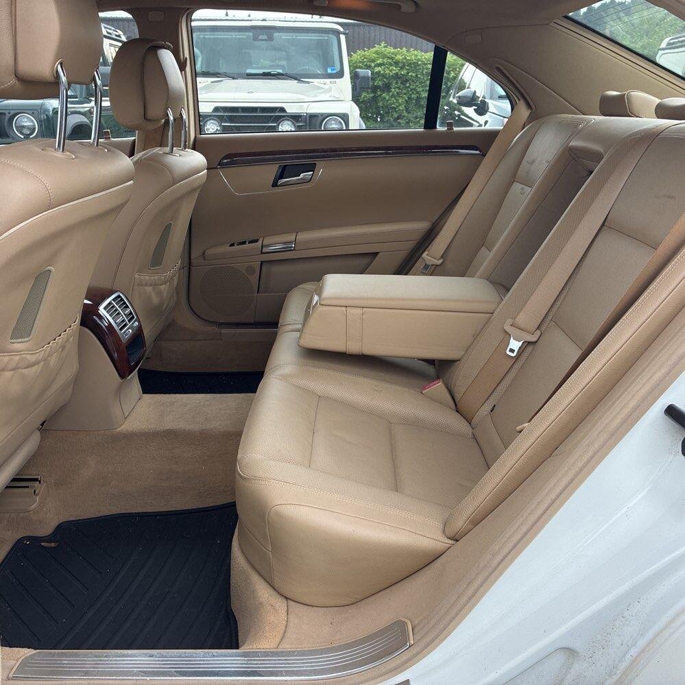 Used 2010 Diamond White Metallic Mercedes-Benz S 550 image 3