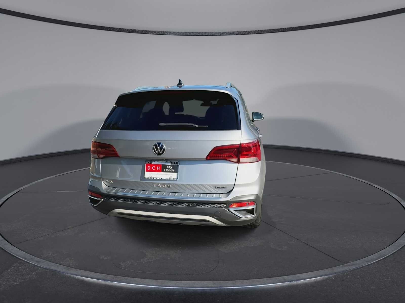 Used 2022 Pyrite Silver Metallic Volkswagen SEL image 7