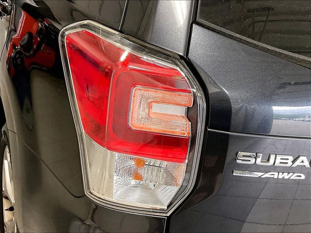 Used 2018 Gray Subaru 2.5i Touring image 33