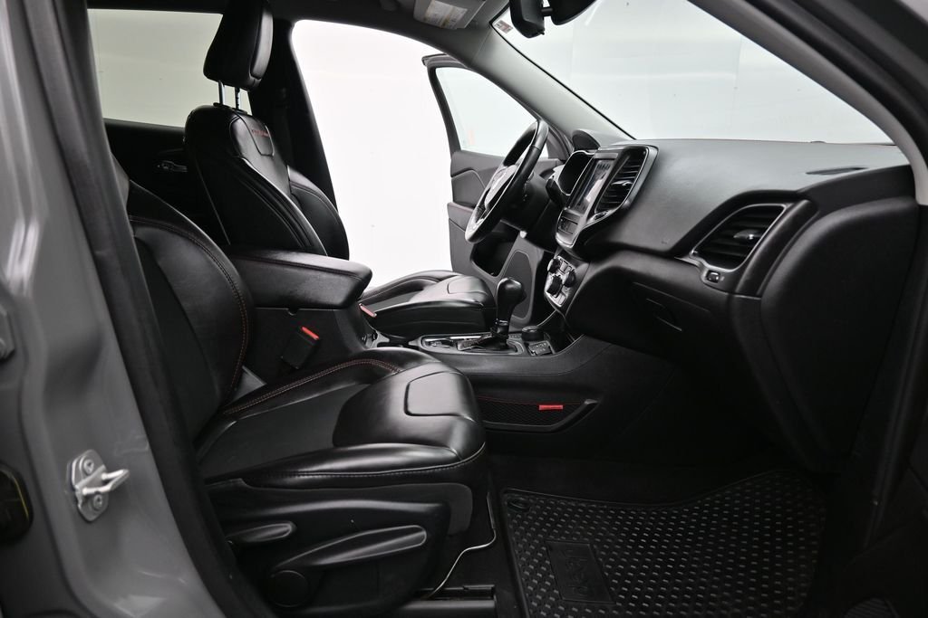 Used 2019 Sting Gray Clearcoat Jeep Trailhawk image 18