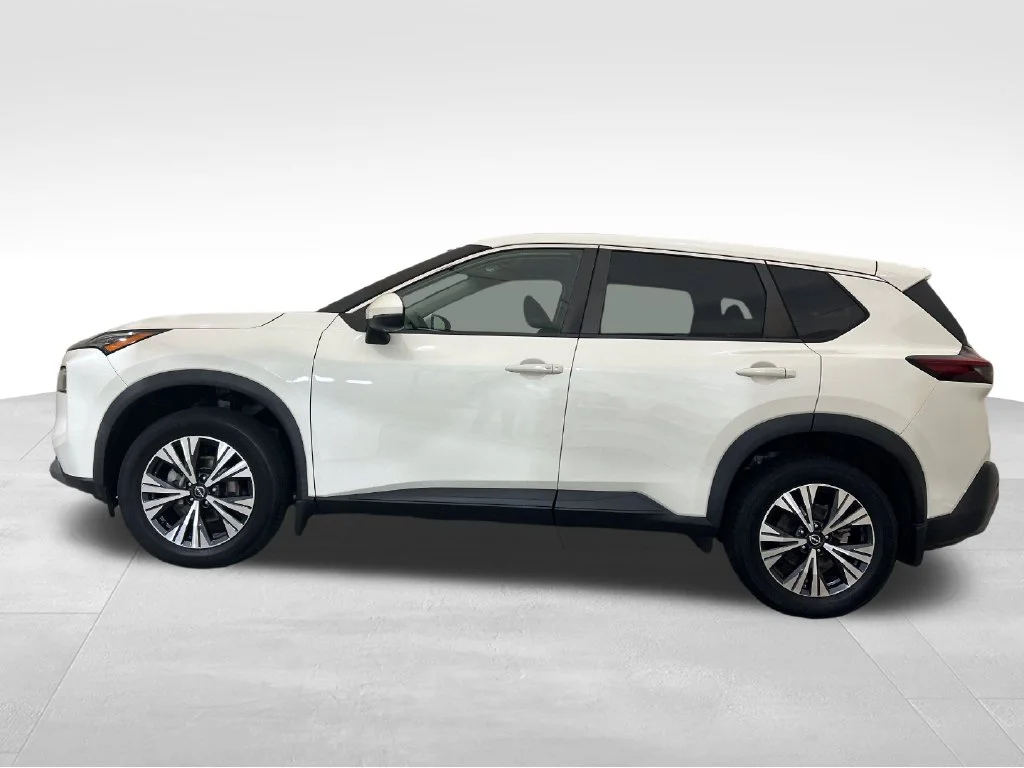 Used 2022 White Nissan SV image 2