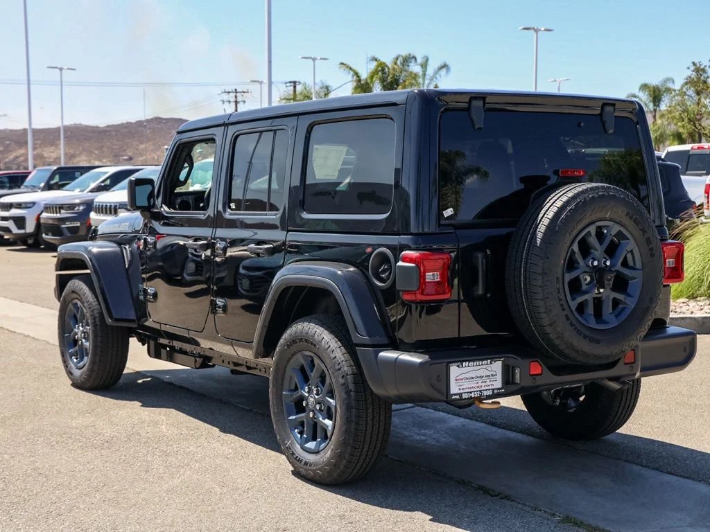 New 2026 Black Clear-Coat Exterior Paint Jeep  image 6