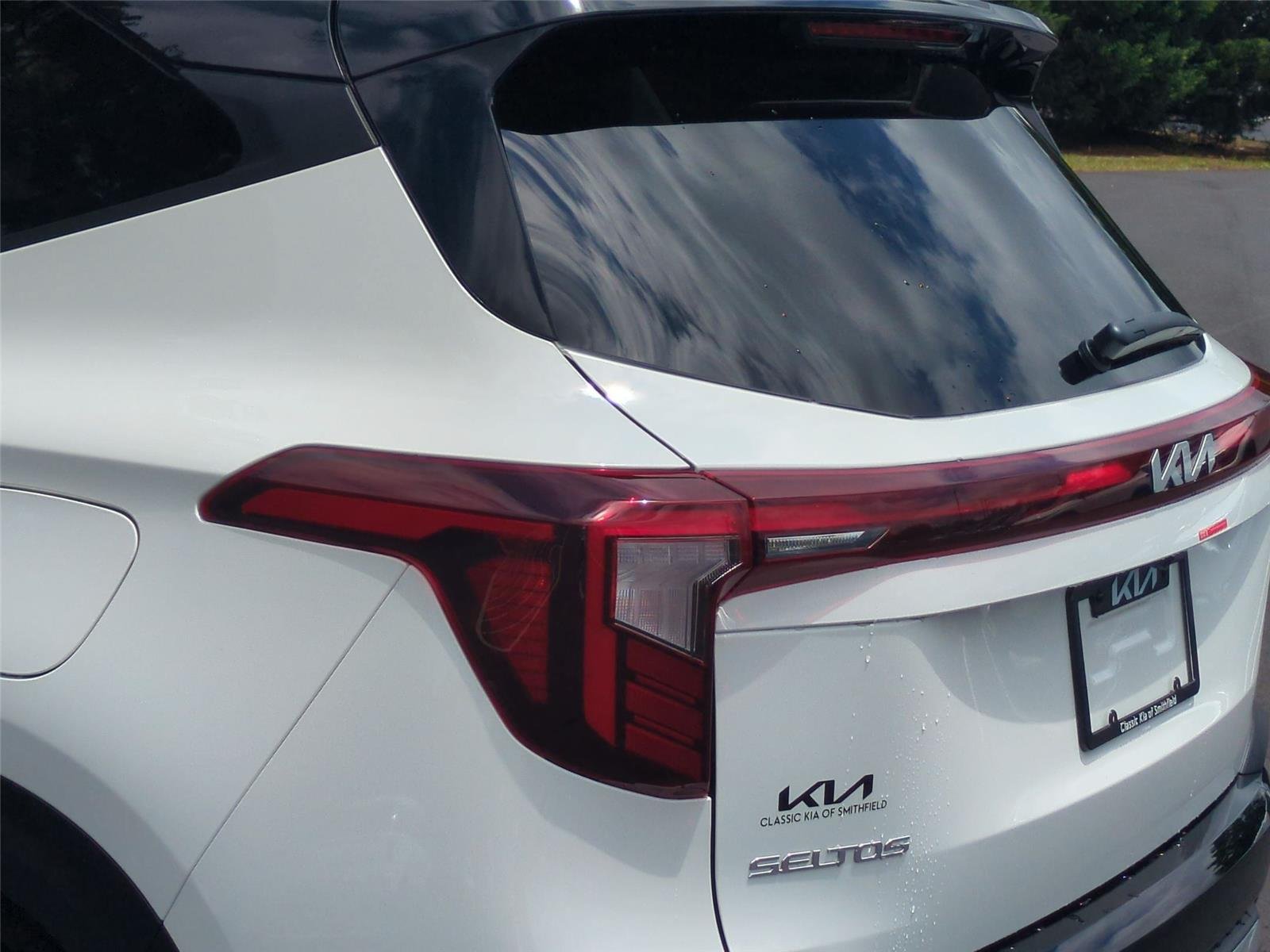 New 2026 Clear White/Black Roof Kia S image 12