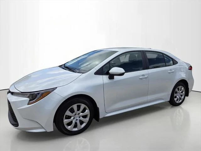 Used 2026 Wind Chill Pearl Toyota LE image 1