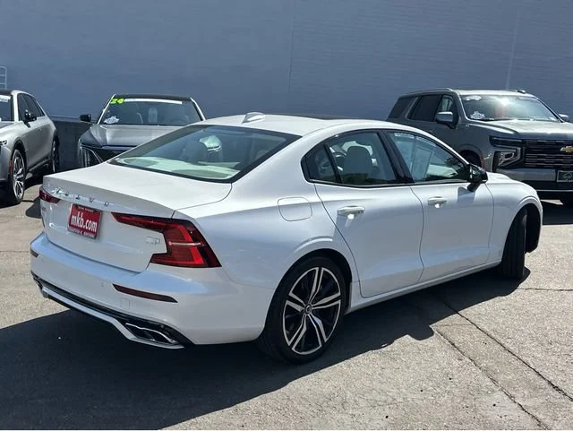 2022 Volvo S60 R-Design Expression - Photo 11