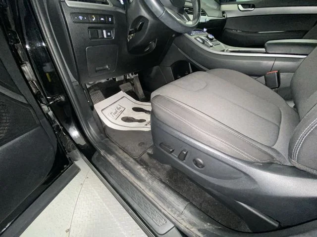 Used 2021 Black Hyundai SEL image 12