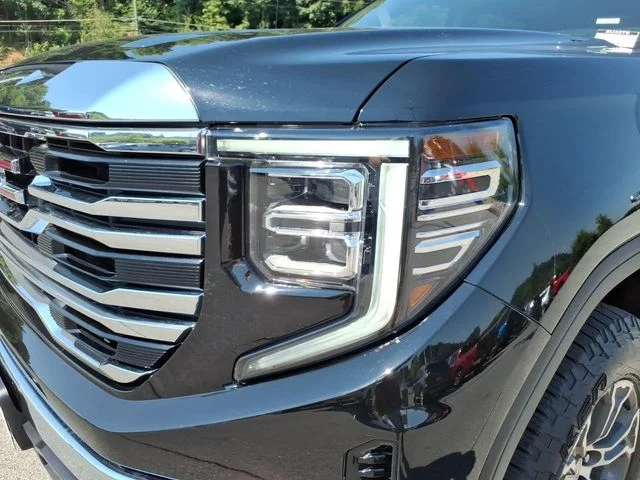 Used 2025 Black GMC SLT image 3