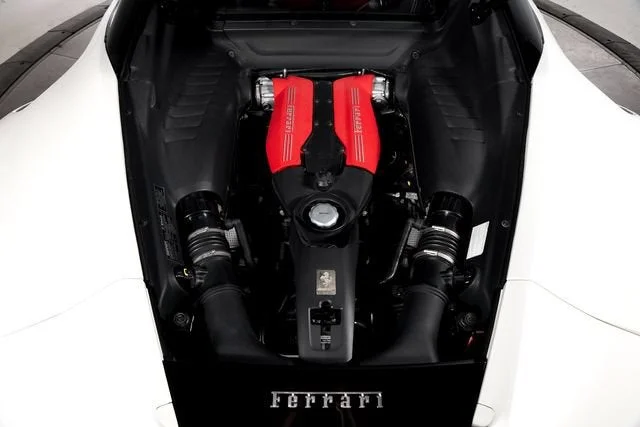 Used 2016 Bianco Avus Ferrari  image 9