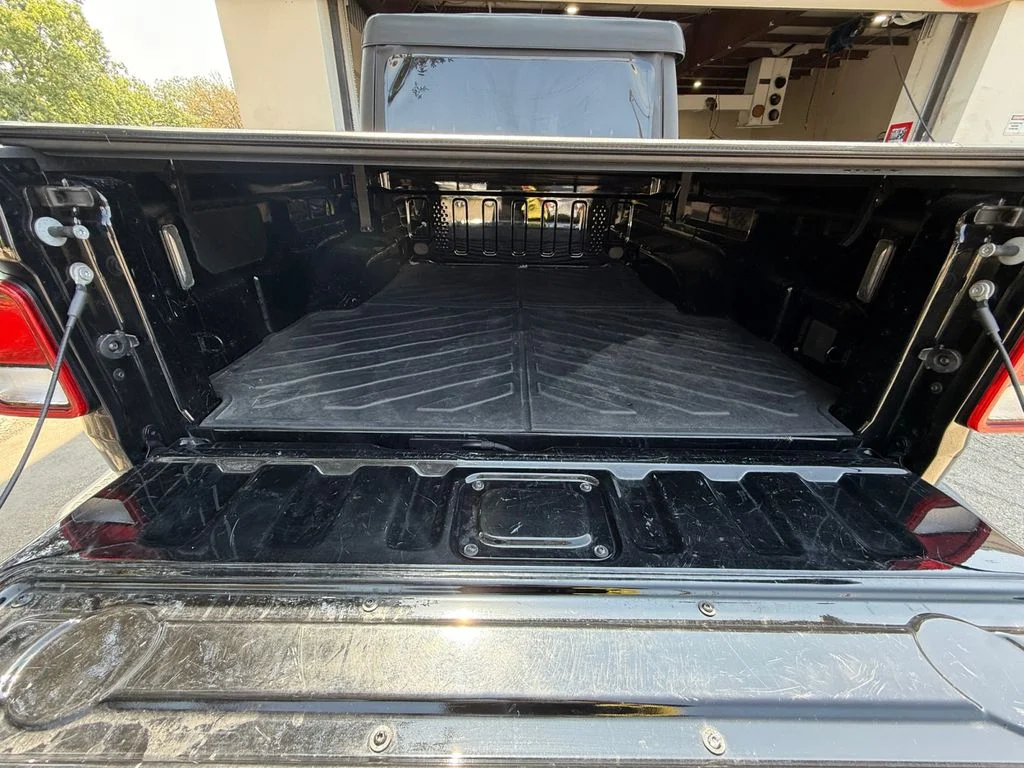 Used 2025 Black Jeep Nighthawk image 19