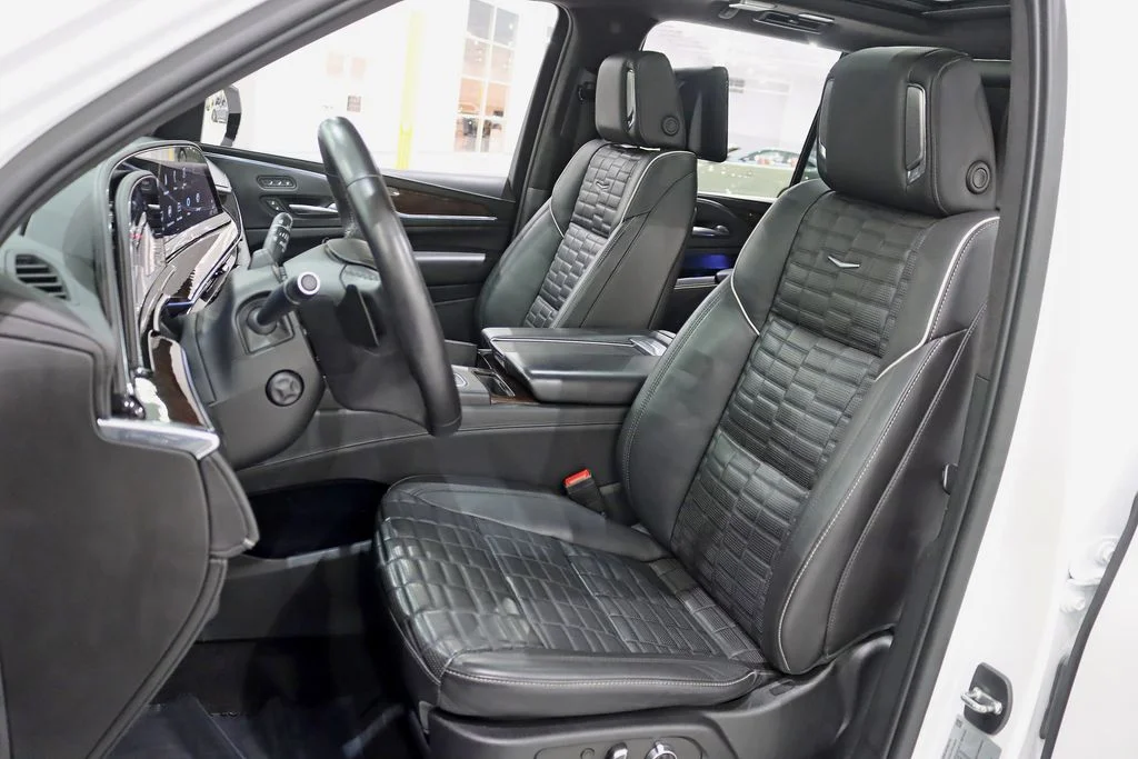 Used 2023 White Cadillac Sport Platinum image 31