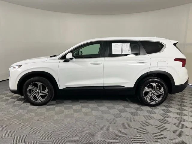 Used 2023 White Hyundai SE image 4
