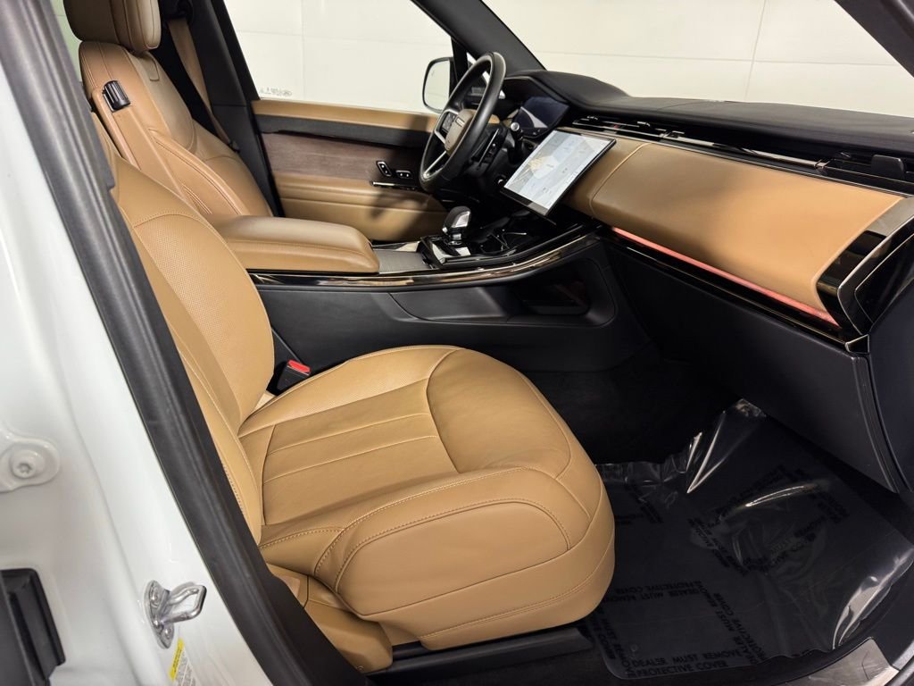 Used 2024 Fuji White Land Rover SE image 31