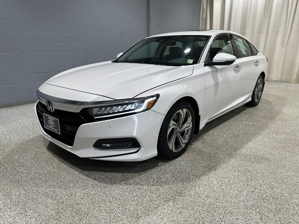 Used 2018 Platinum White Pearl Honda Touring image 4