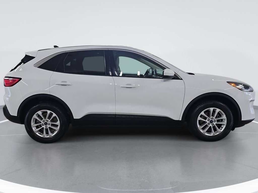 Used 2020 Ford Escape SE with VIN 1FMCU9G65LUC61777 for sale in Hudsonville, MI