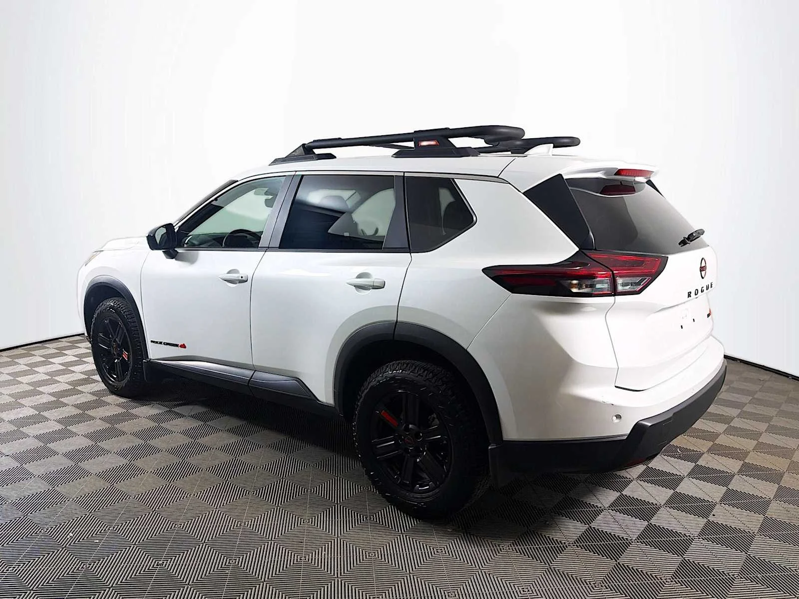 Certified Used 2025 Everest White Pearl Nissan Rock Creek image 6