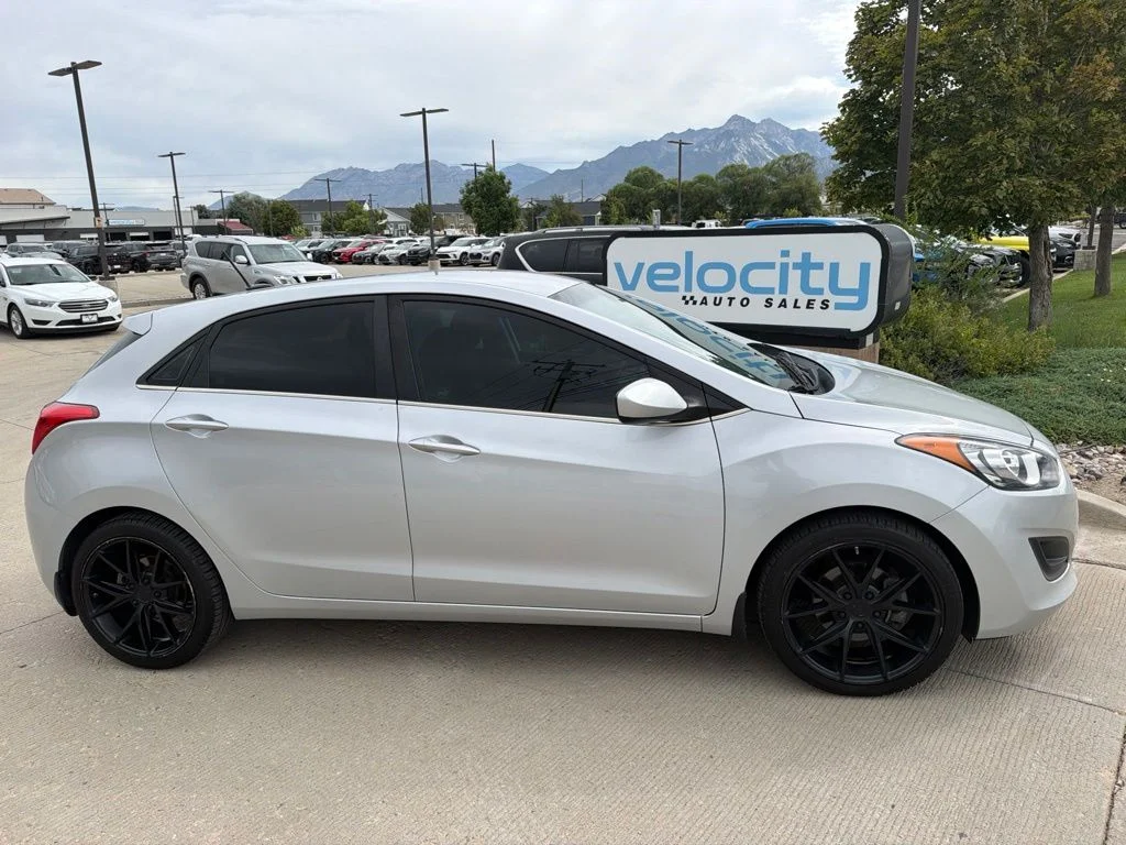 Used 2016 Silver Hyundai Base image 8