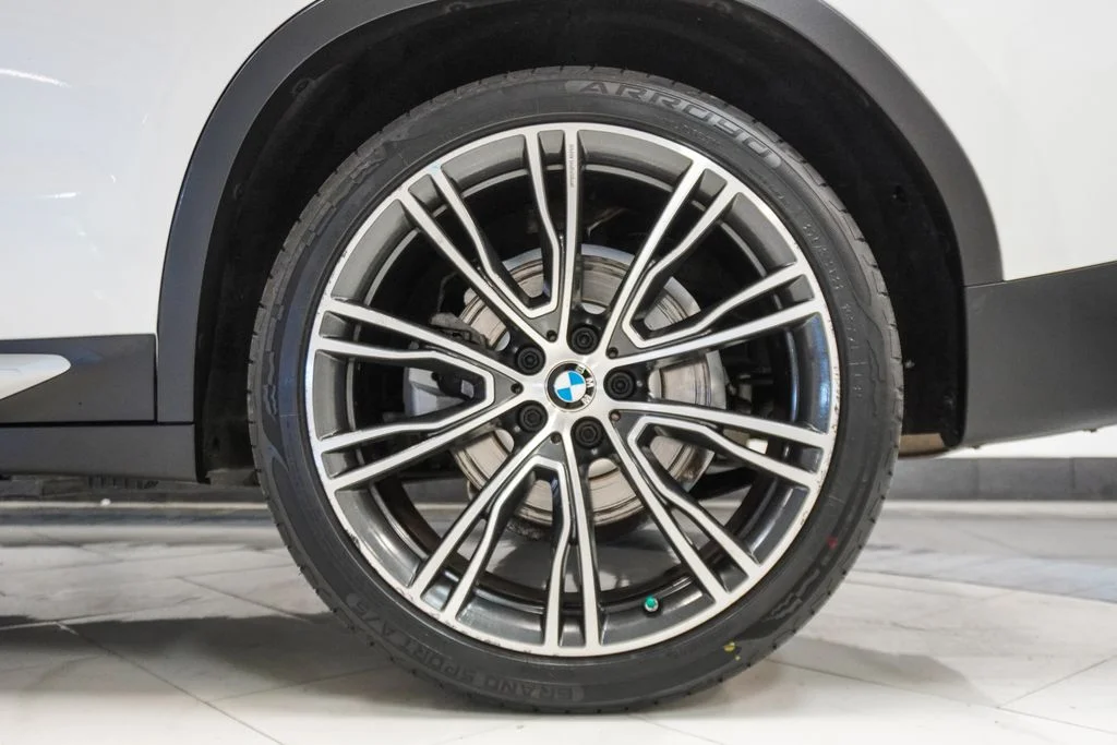 Used 2023 White BMW xDrive30i image 39