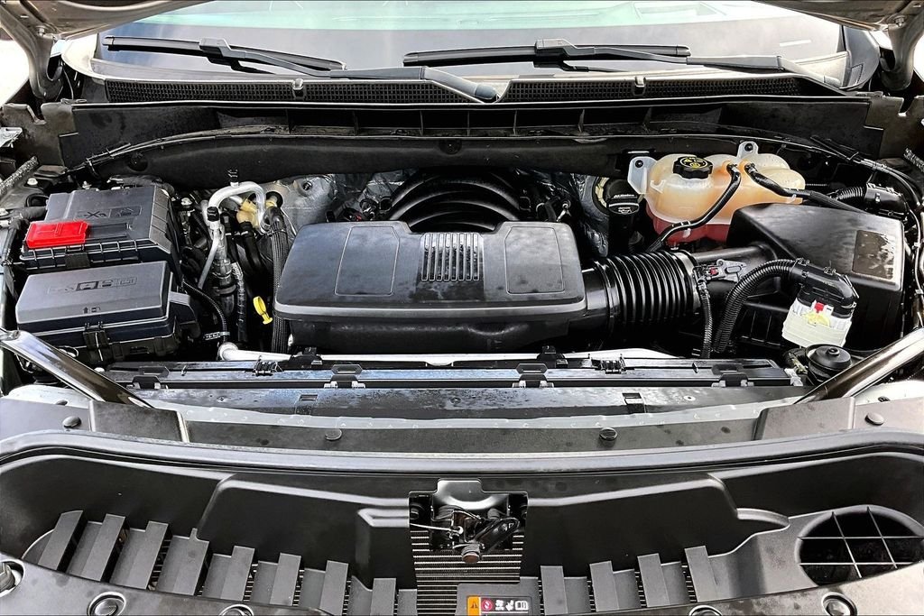 Used 2023 Silver Cadillac Sport image 9