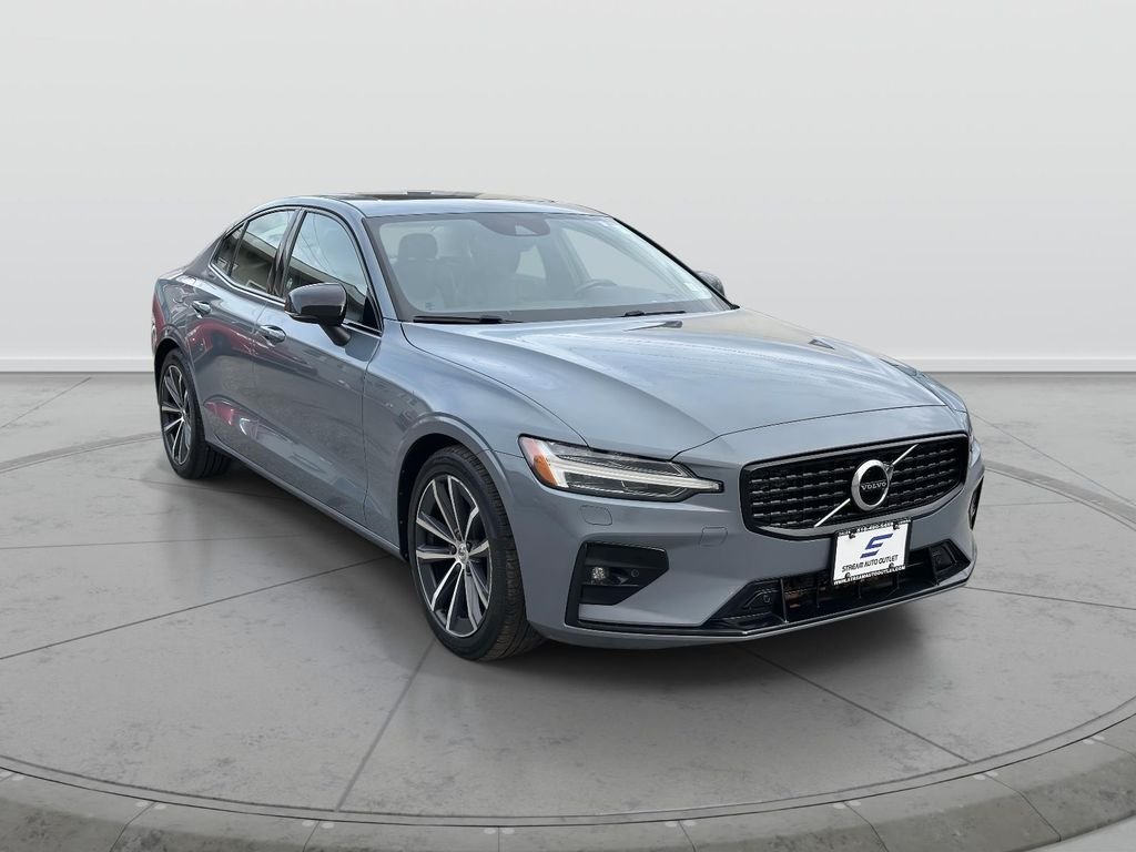 2022 Volvo S60 Momentum
