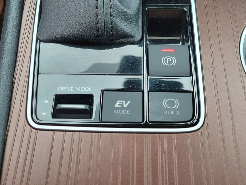 Used 2023  Toyota XLE image 33