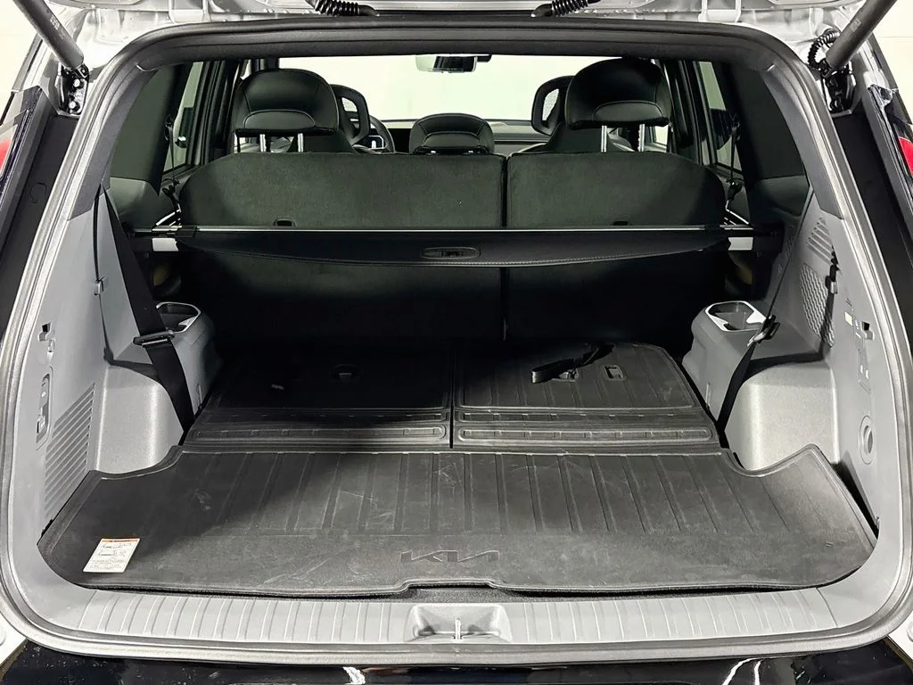 New 2026 Wolf Gray Kia Land AWD image 22