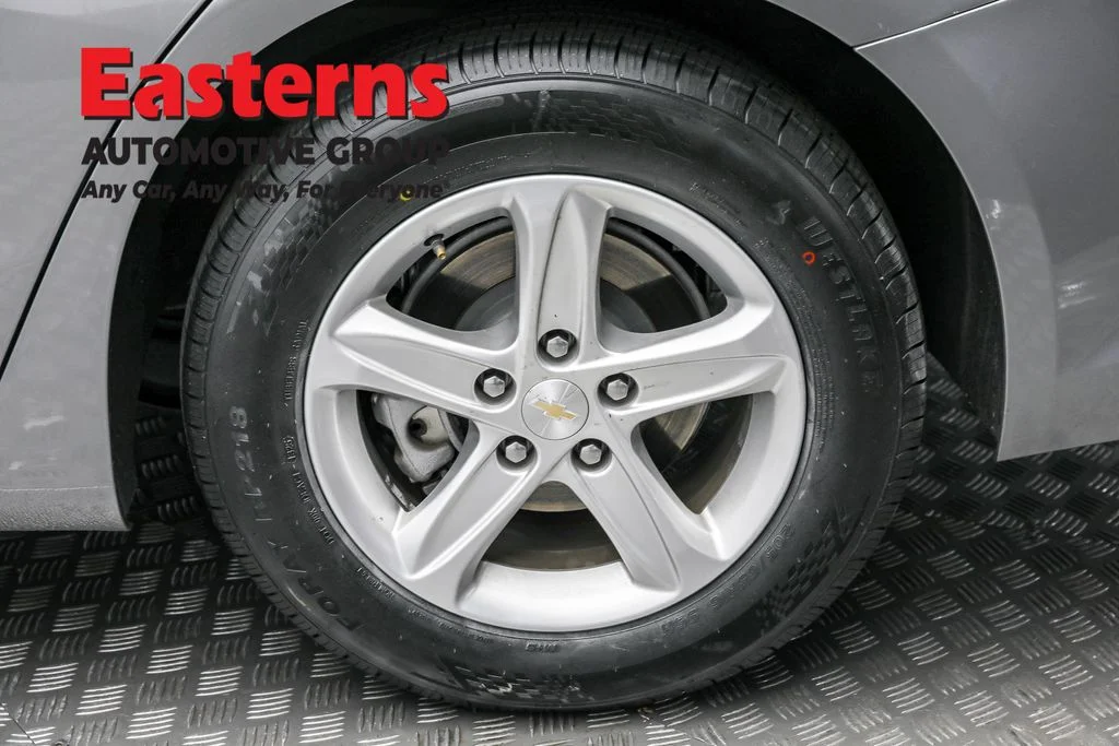 Used 2023 Gray Chevrolet LT image 8