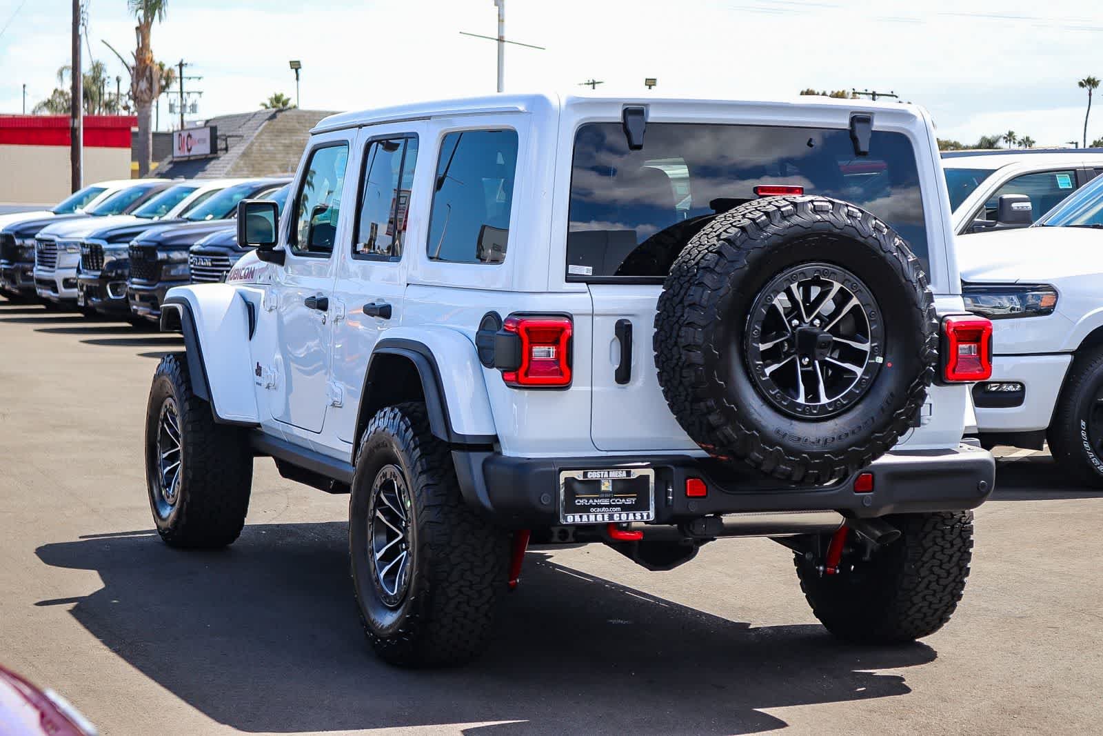 New 2026 Bright White Clear-Coat Exterior Paint Jeep Rubicon X image 6