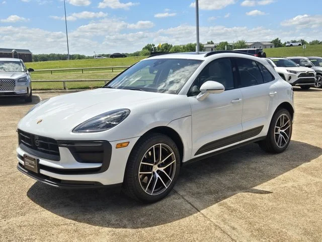 2025 Porsche Macan T - Photo 24