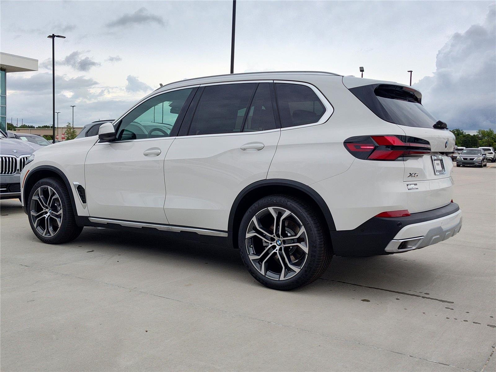 New 2026 Alpine White BMW sDrive40i image 3