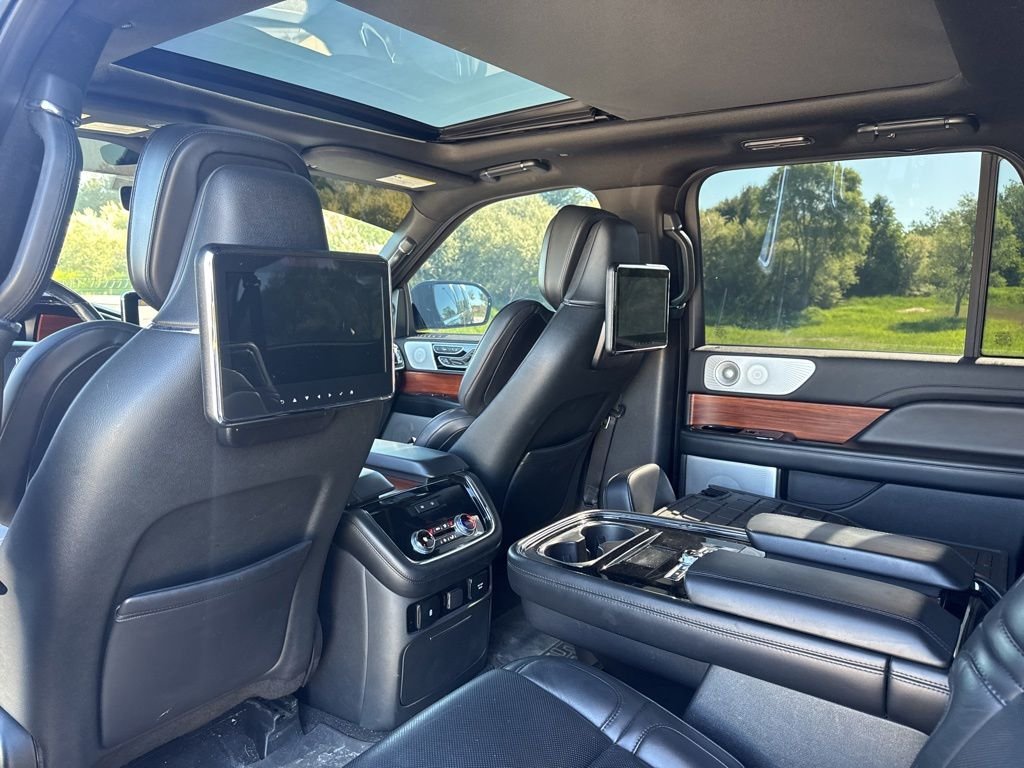 Used 2019 Black Metallic Lincoln Reserve image 24