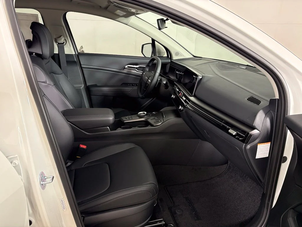 New 2027 Snow White Pearl Kia EX image 16