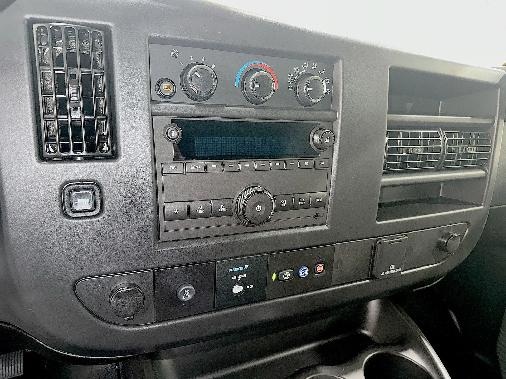 New 2025 Summit White GMC Work Van image 16
