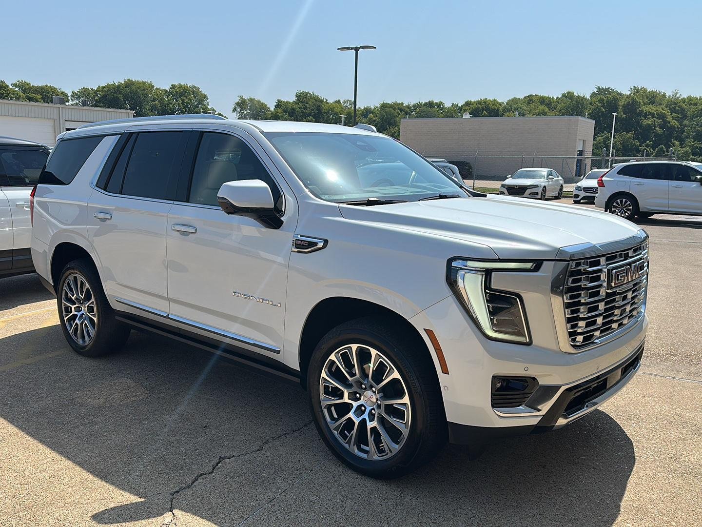 Used 2025 White Frost Tricoat GMC Denali image 3