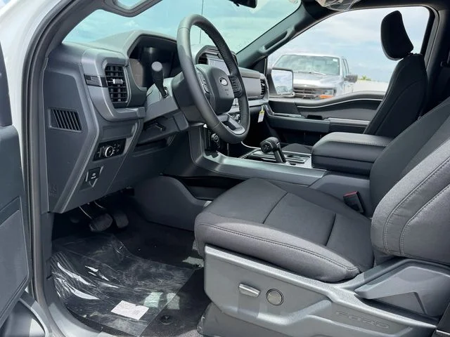 New 2026 Oxford White Ford XLT image 7